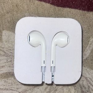 BRAND NEW Apple EarPods